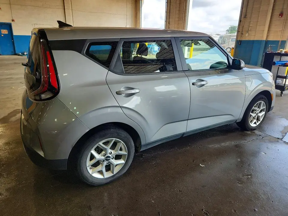 2023 KIA SOUL LX  