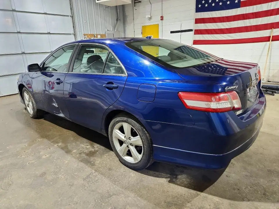 2011 TOYOTA CAMRY SE  