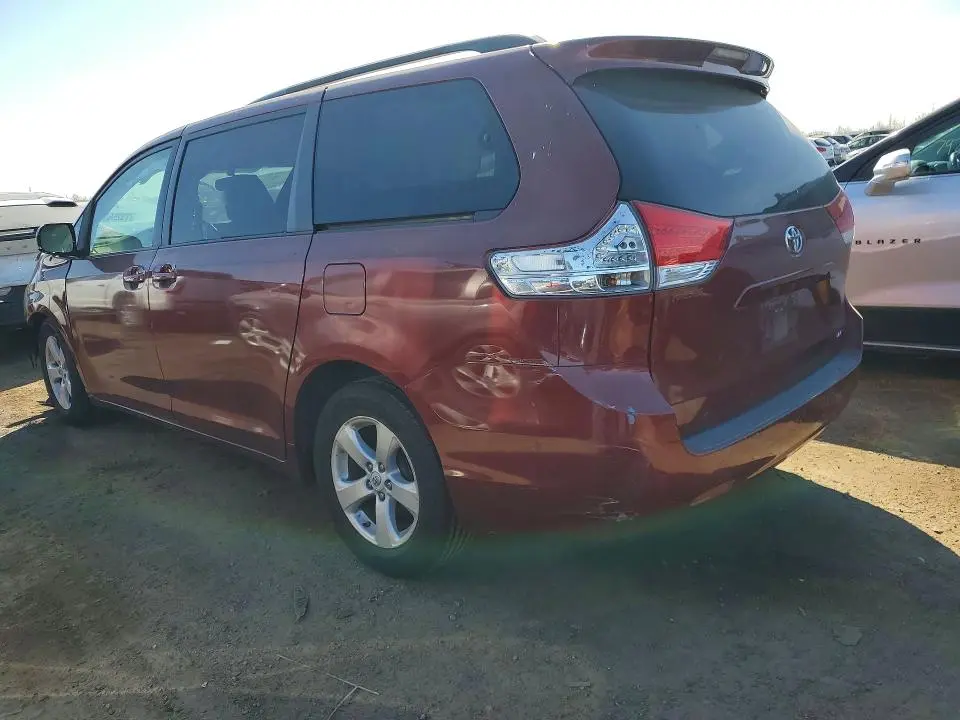 2012 TOYOTA SIENNA LE 8-PASSENGER  