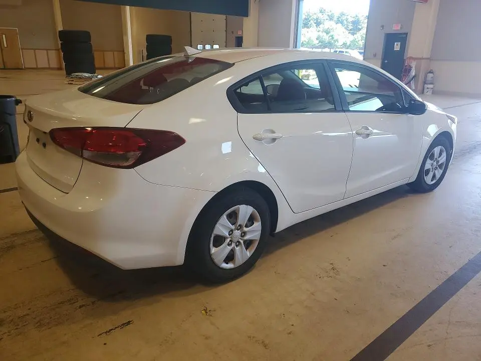 2017 KIA FORTE LX  