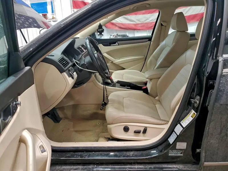 2015 VOLKSWAGEN PASSAT SE  