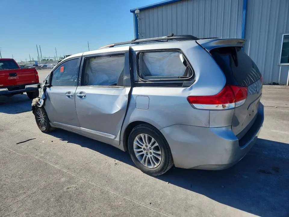2013 TOYOTA SIENNA XLE 8-PASSENGER  