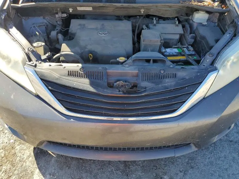 2012 TOYOTA SIENNA LE  