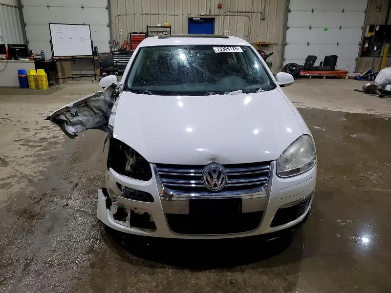 2010 VOLKSWAGEN JETTA SE  