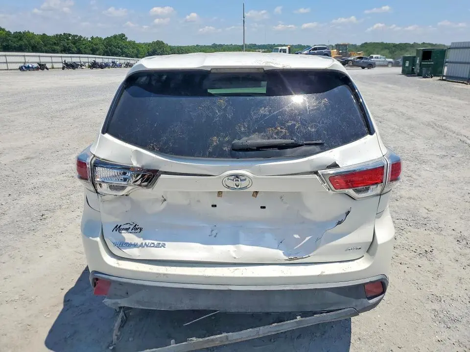 2016 TOYOTA HIGHLANDER LE  