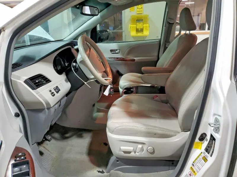 2012 TOYOTA SIENNA   