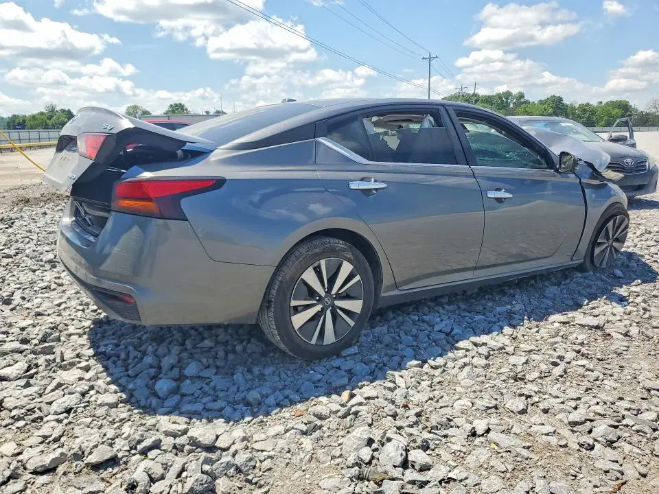 2022 NISSAN ALTIMA SV  