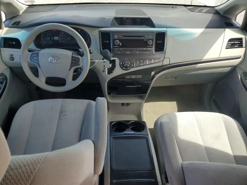 2013 TOYOTA SIENNA LE 8-PASSENGER  