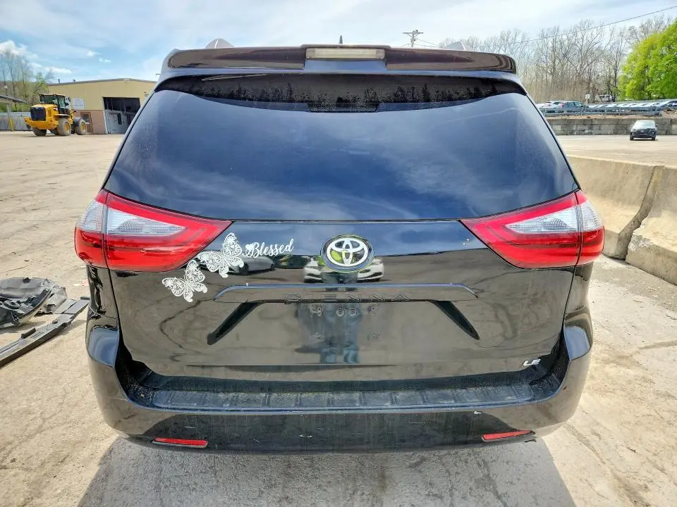 2020 TOYOTA SIENNA LE  