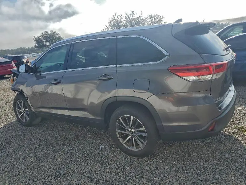 2019 TOYOTA HIGHLANDER SE  