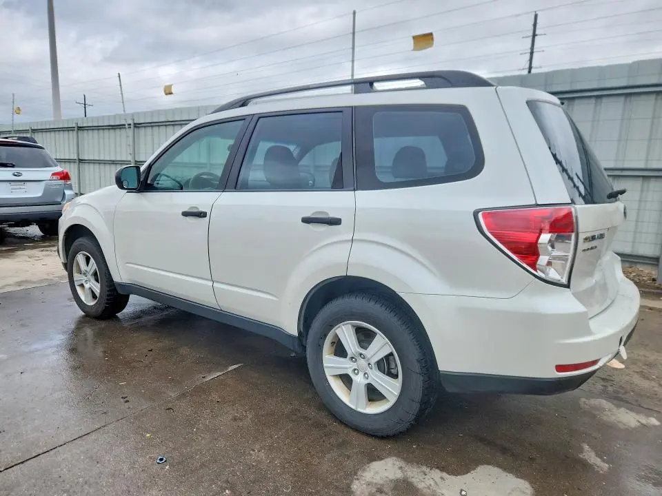 2010 SUBARU FORESTER XS  