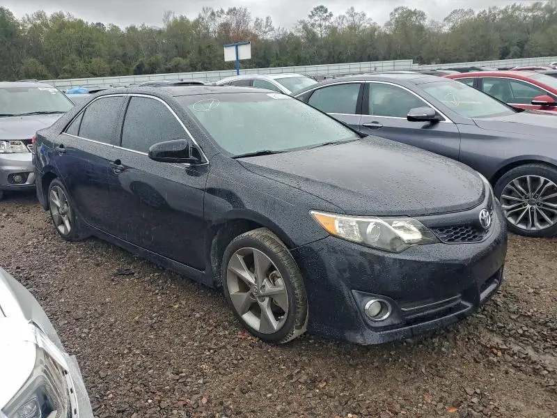 2014 TOYOTA CAMRY SE  