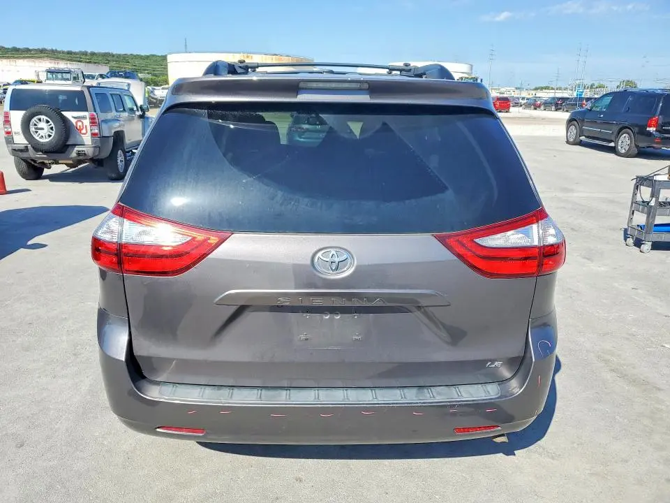 2015 TOYOTA SIENNA LE  