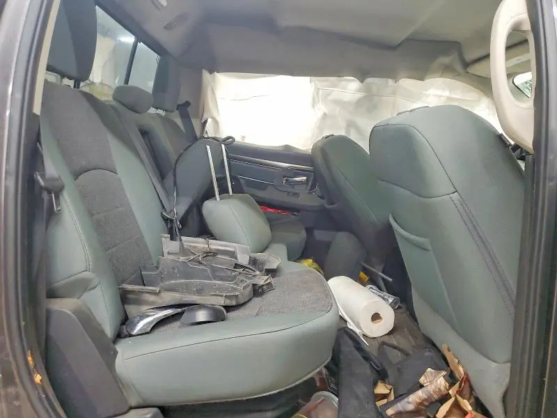 2016 RAM 1500 SLT  
