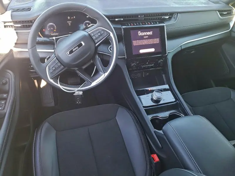 2025 JEEP GRAND CHEROKEE LAREDO  