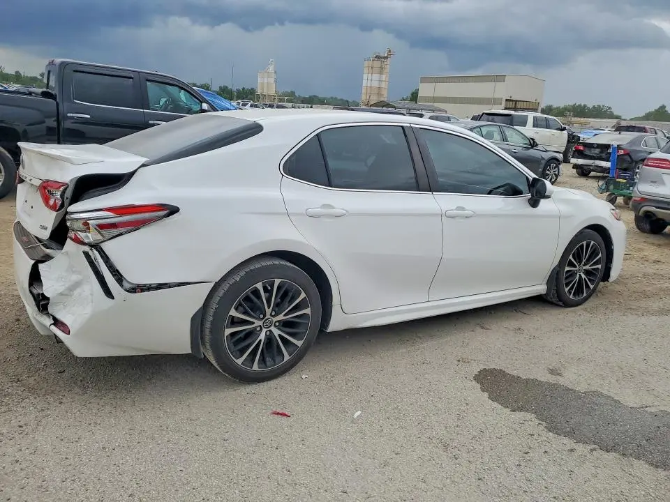 2018 TOYOTA CAMRY SE  