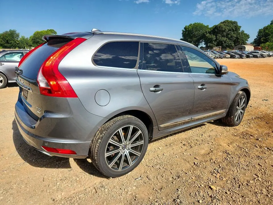 2016 VOLVO XC60 T5 PLATINUM  