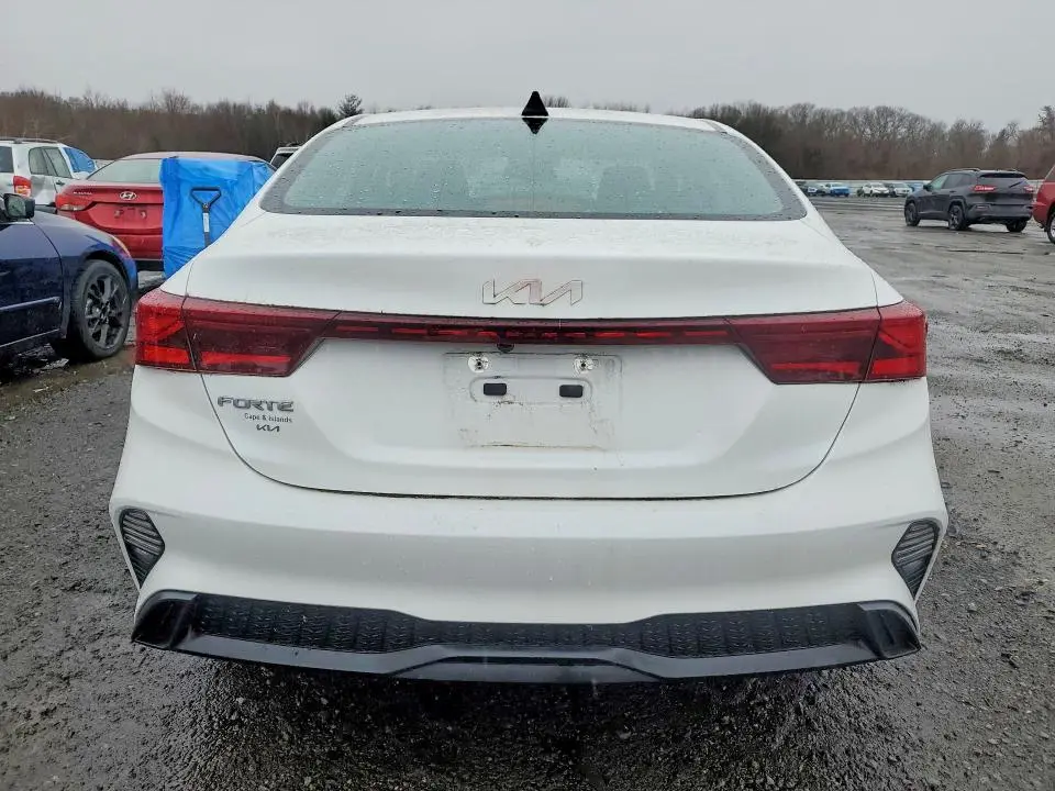 2022 KIA FORTE LXS  