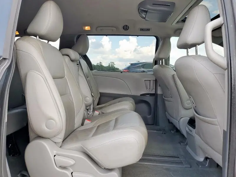 2015 TOYOTA SIENNA XLE  