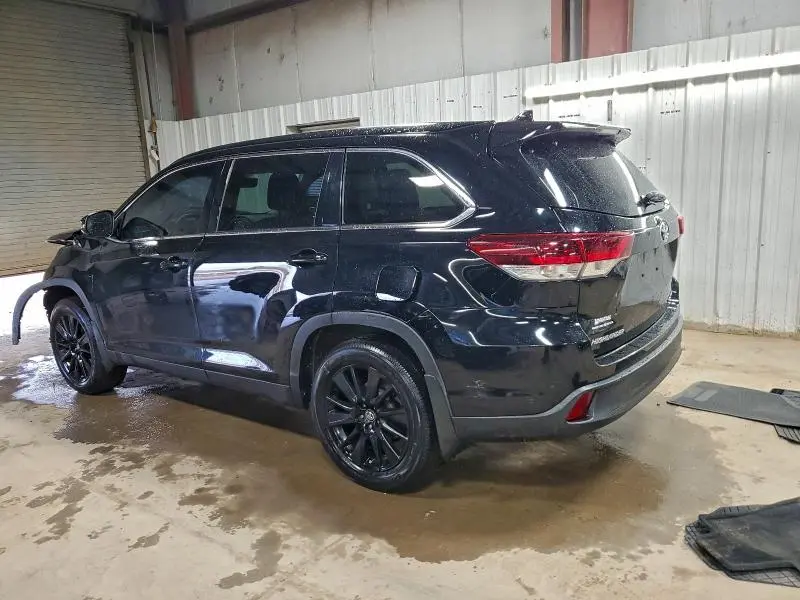 2019 TOYOTA HIGHLANDER SE  