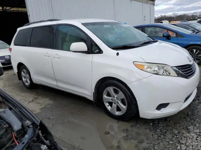 2013 TOYOTA SIENNA LE  