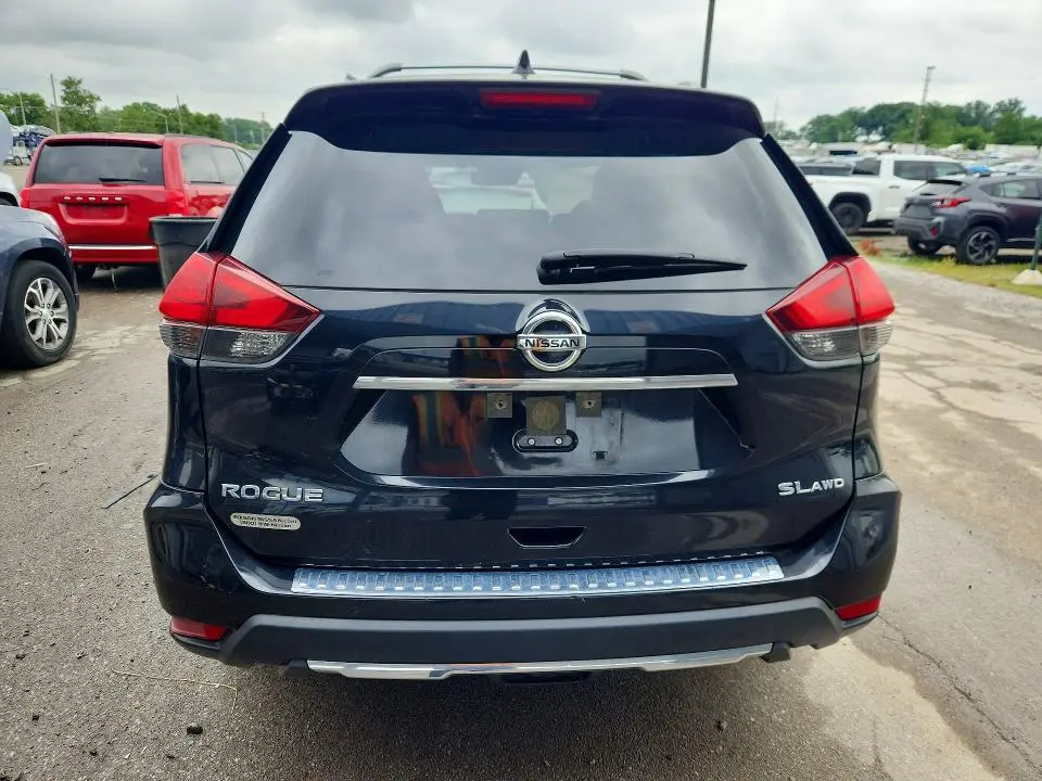 2017 NISSAN ROGUE SL  