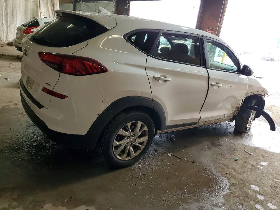 2021 HYUNDAI TUCSON SE  