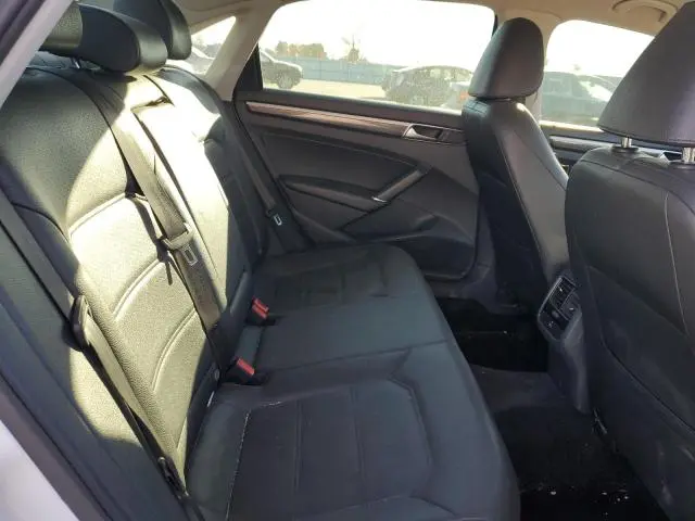 2016 VOLKSWAGEN PASSAT SE  