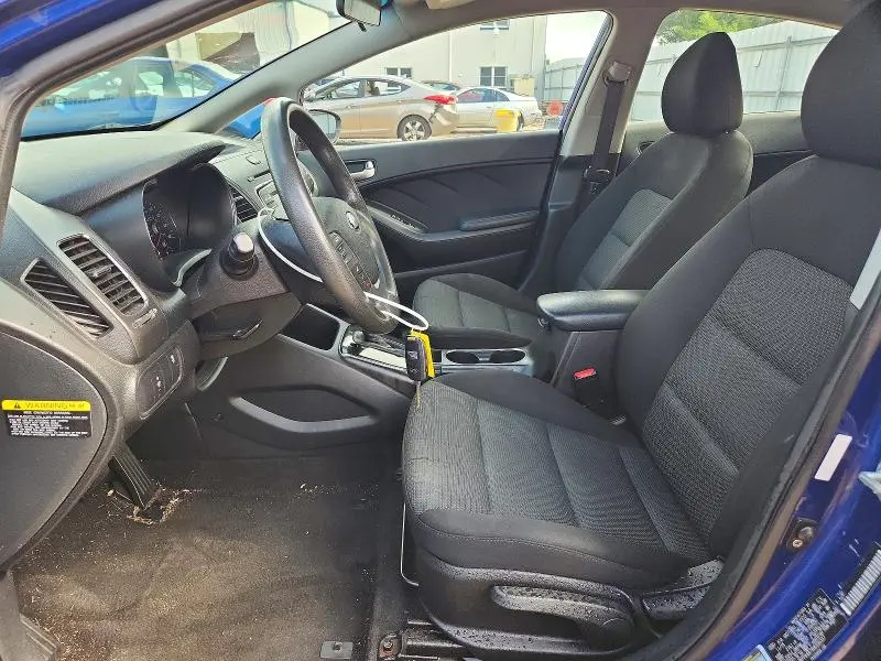 2017 KIA FORTE LX  