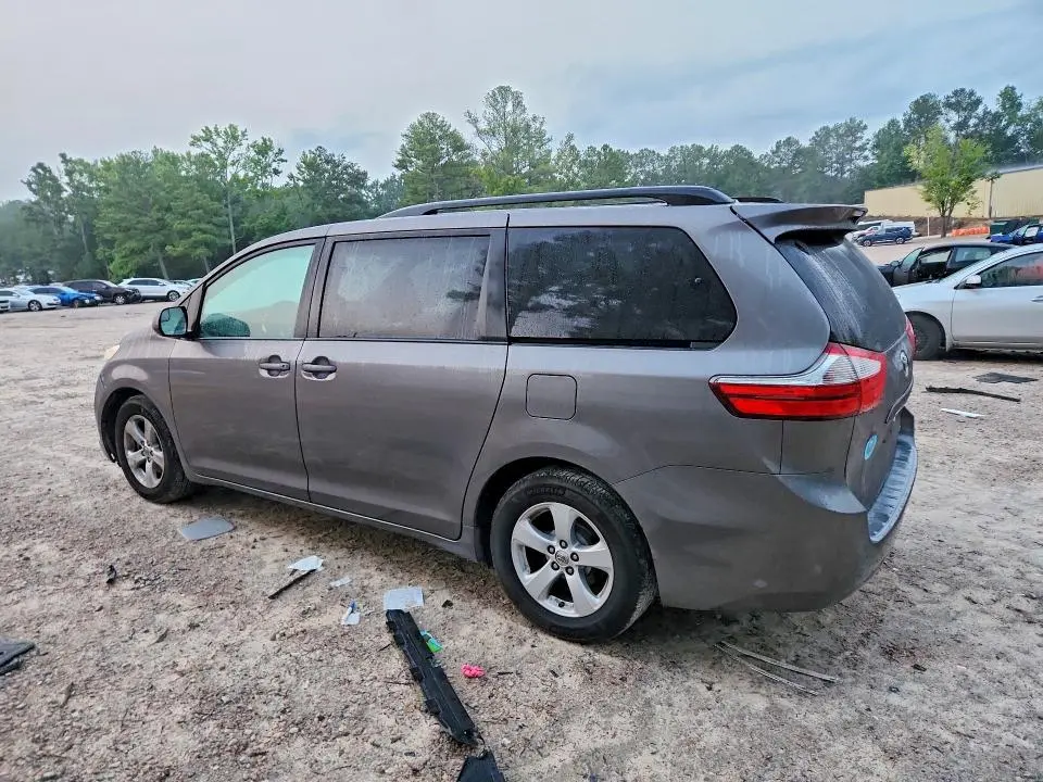 2016 TOYOTA SIENNA LE  