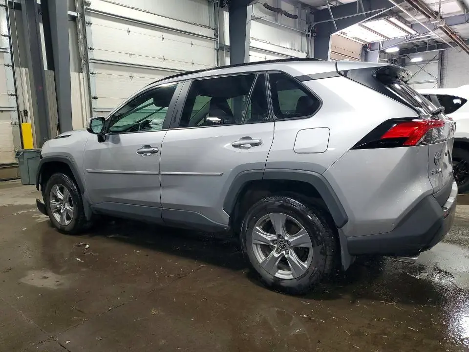2022 TOYOTA RAV4 XLE  