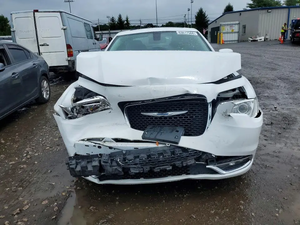 2017 CHRYSLER 300 LIMITED  