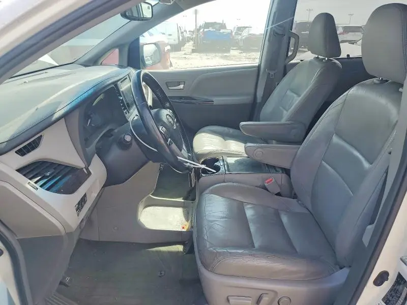 2015 TOYOTA SIENNA XLE PREMIUM 8-PASSENGER  