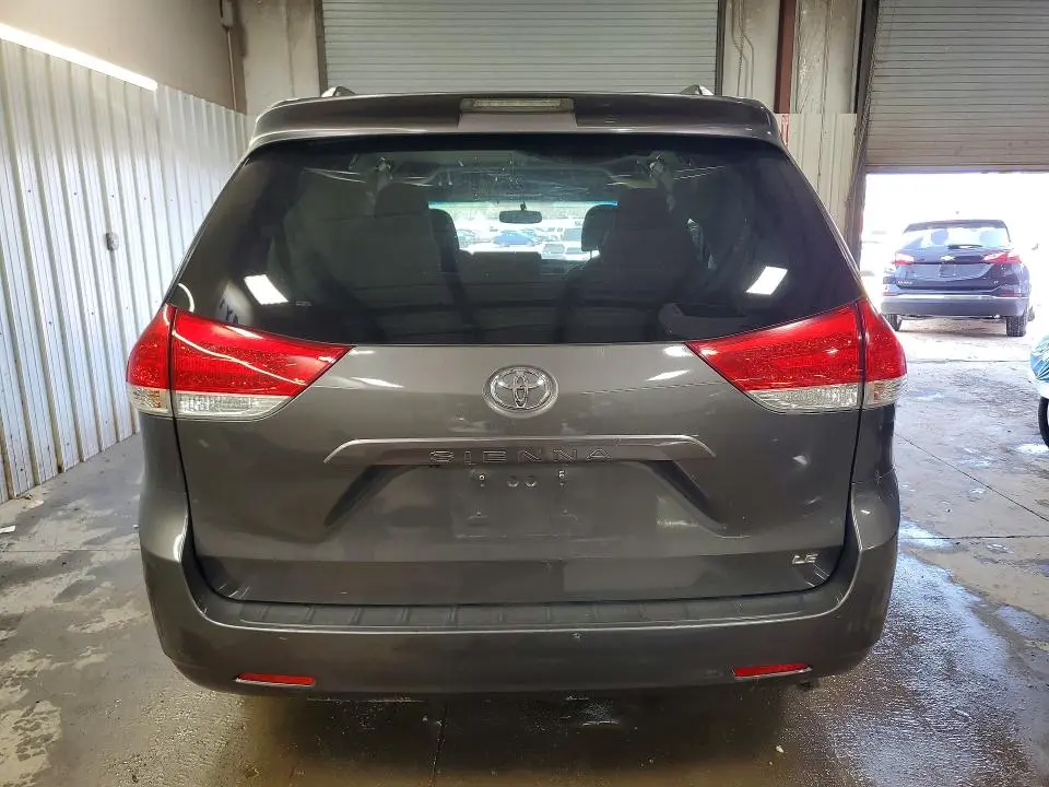 2011 TOYOTA SIENNA LE  