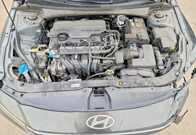 2025 HYUNDAI ELANTRA SE  