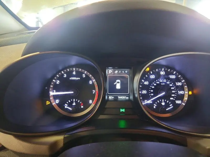 2017 HYUNDAI SANTA FE SE  