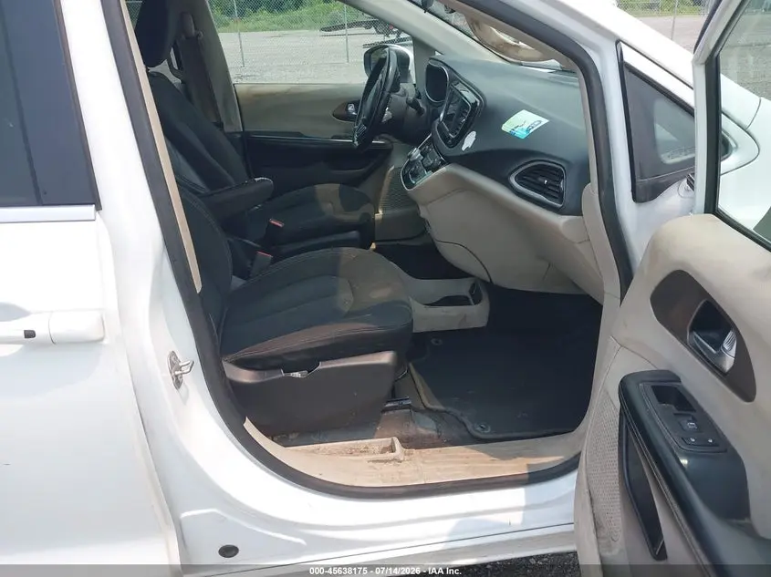 2022 CHRYSLER VOYAGER LX