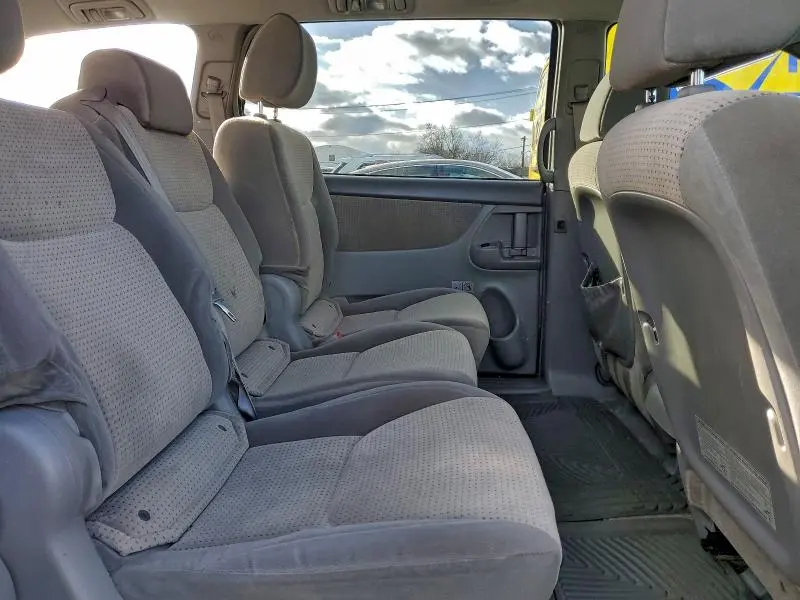 2010 TOYOTA SIENNA CE  