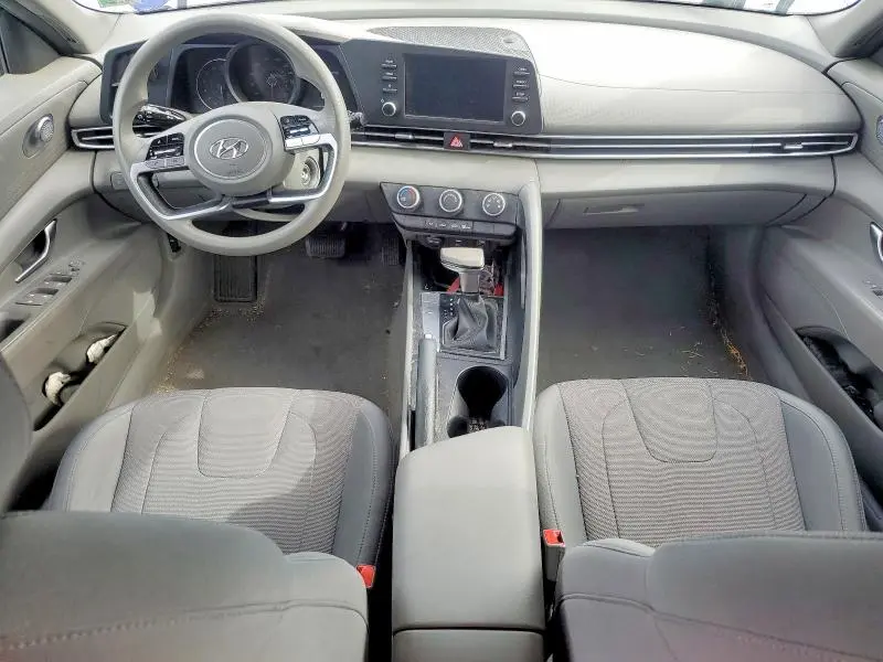 2022 HYUNDAI ELANTRA SE  