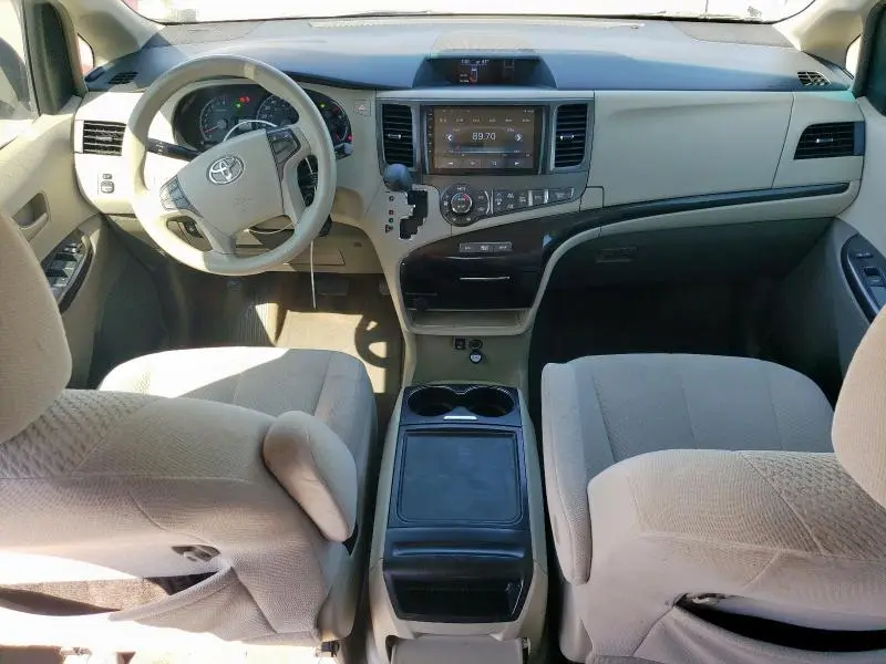 2014 TOYOTA SIENNA LE