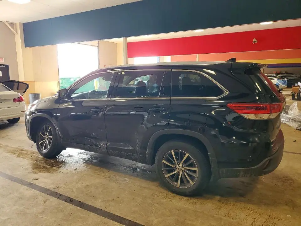 2017 TOYOTA HIGHLANDER SE  