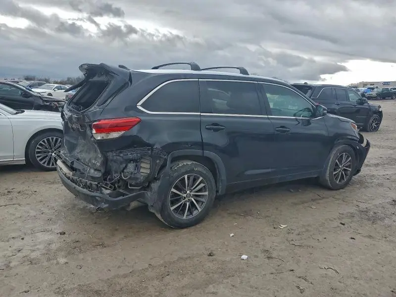 2017 TOYOTA HIGHLANDER SE  