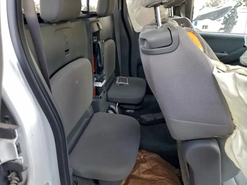 2010 NISSAN FRONTIER KING CAB SE  