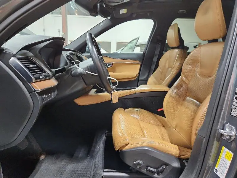 2017 VOLVO XC90 T8  