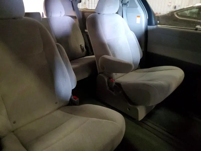 2015 TOYOTA SIENNA LE  