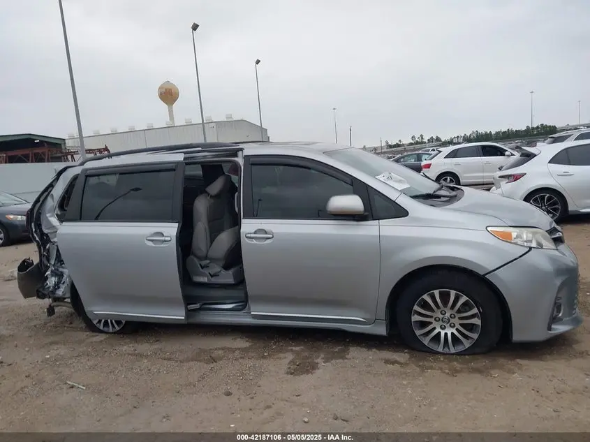 2019 TOYOTA SIENNA XLE 8 PASSENGER
