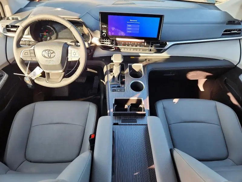 2025 TOYOTA SIENNA   