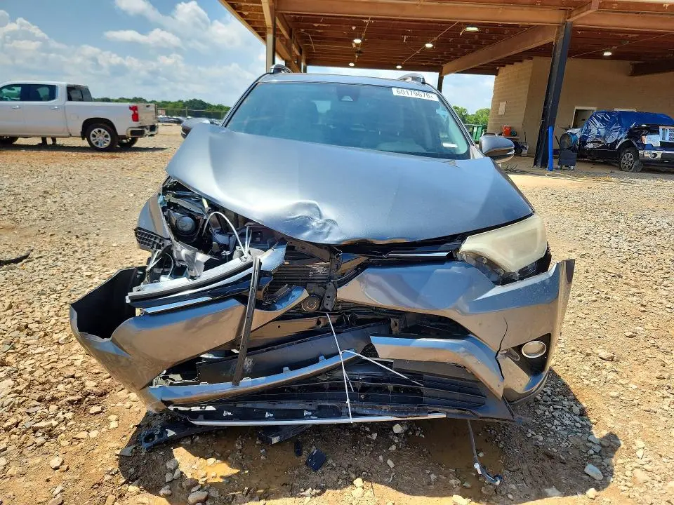 2017 TOYOTA RAV4 XLE  