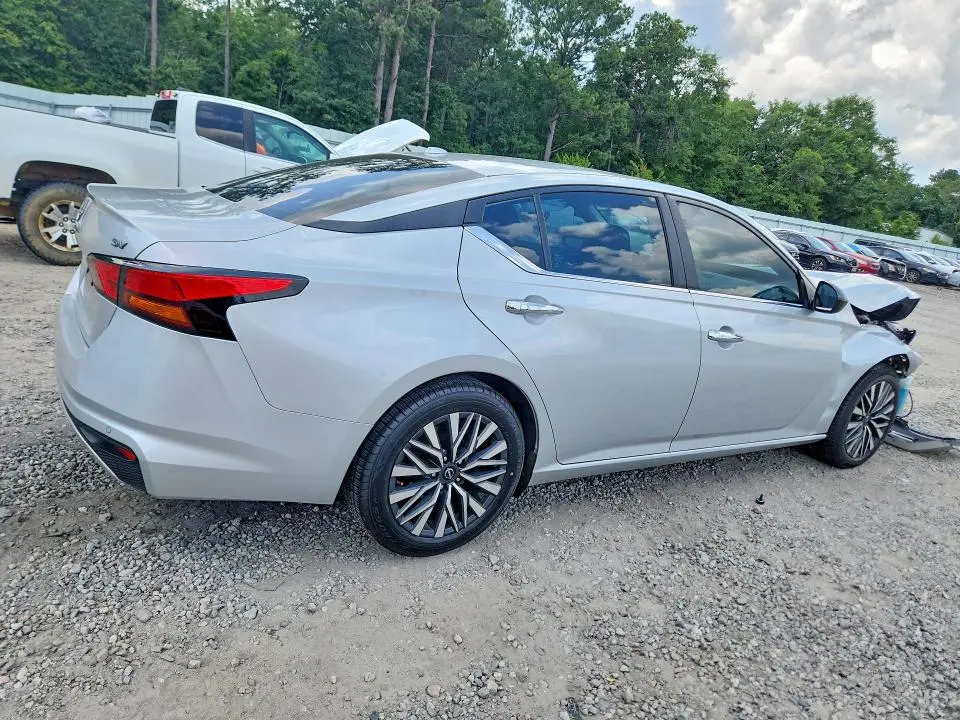 2024 NISSAN ALTIMA SV  