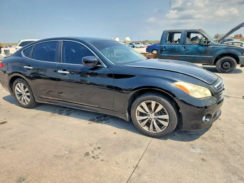 2014 INFINITI Q70 3.7  